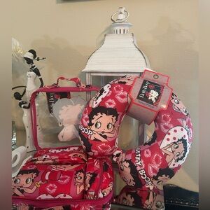 Betty Boop Travel Set with Neck Pillow
